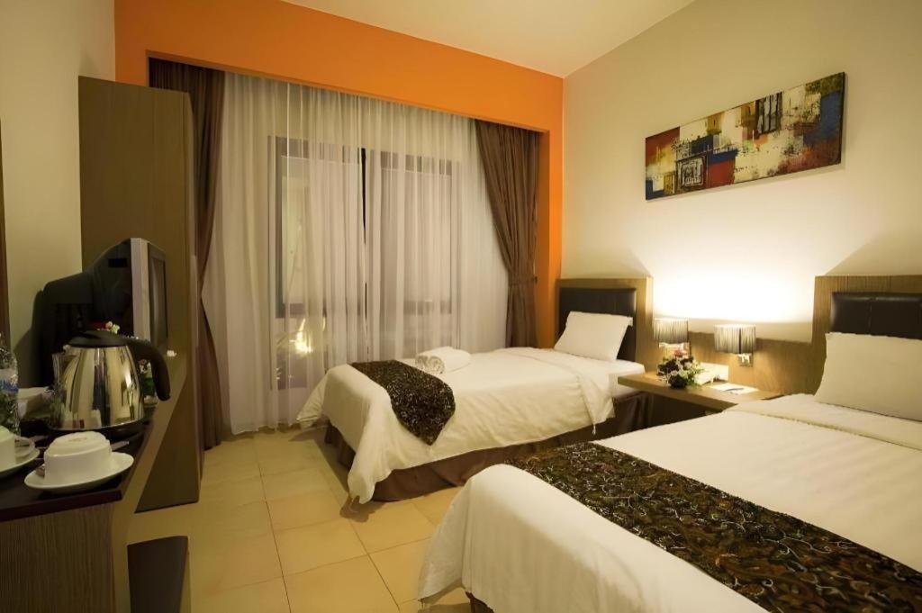 Grand Malioboro Yogyakarta Hotel Exterior photo